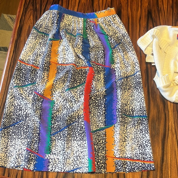 90’s graphic print skirt and sweater set! Size 8 (small) - Picture 2 of 5